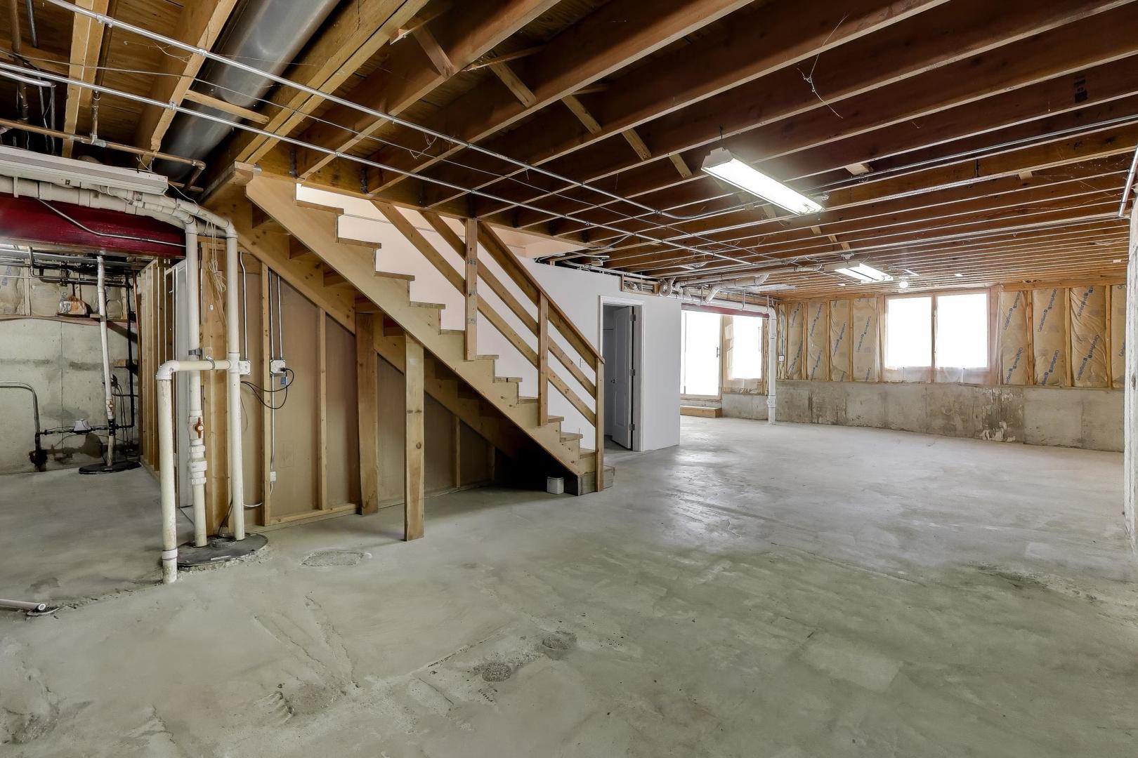 16W234 91st Street Burr Ridge, IL 60527 - Photo 41 of 50 a view of an empty room