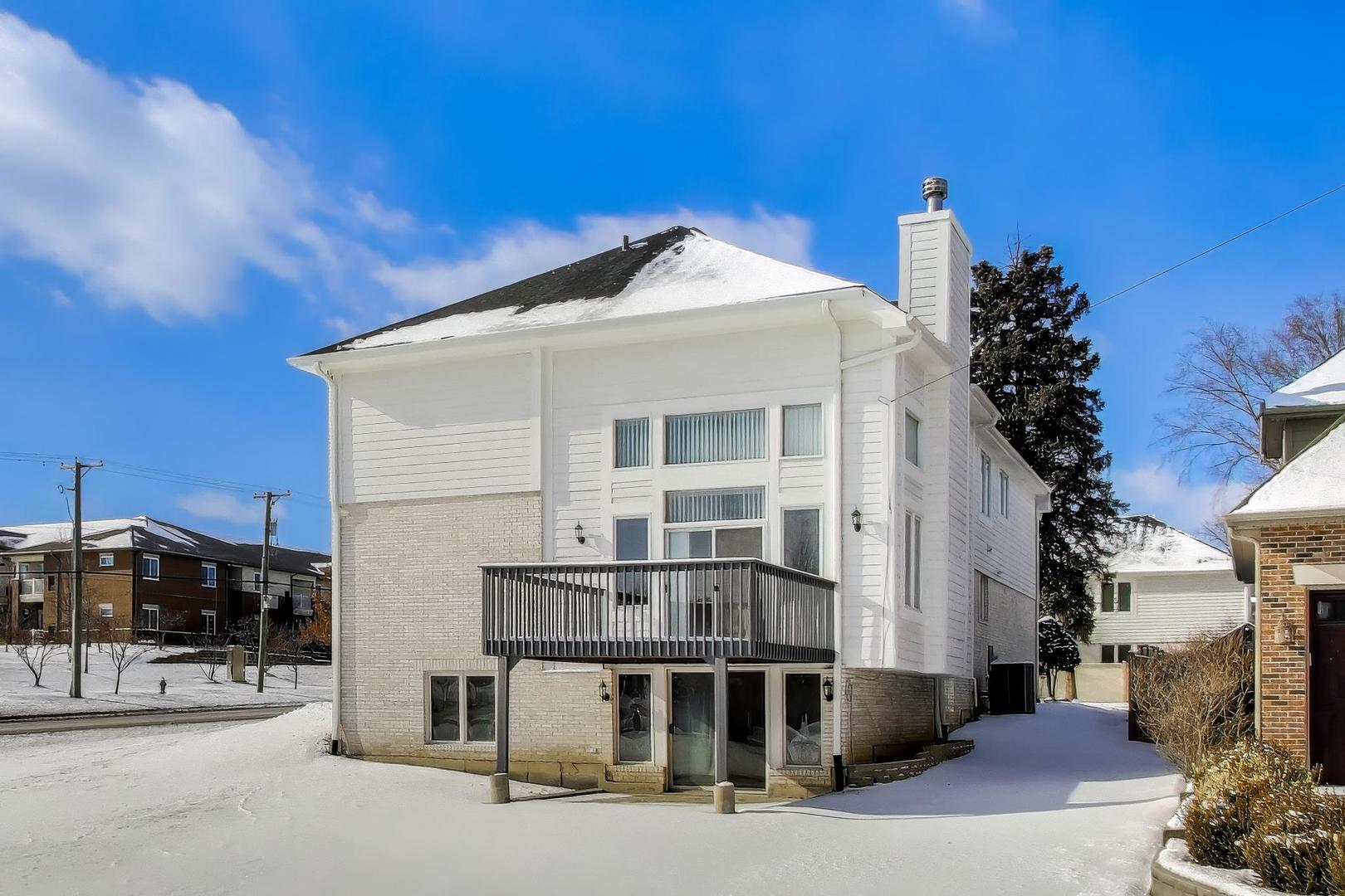 16W234 91st Street Burr Ridge, IL 60527 - Photo 48 of 50 a view of a large building