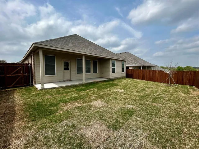 $2,500 | 326 Sedalia Trail, Justin, TX 76247