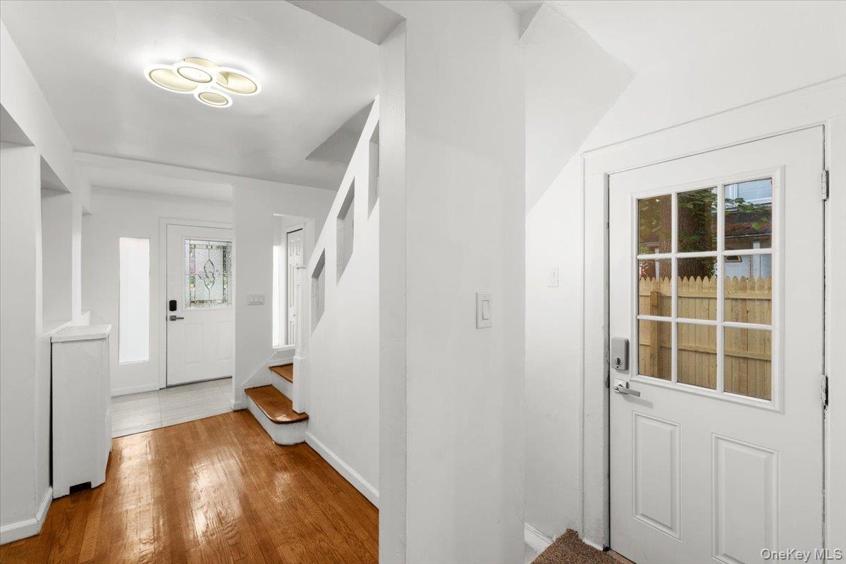 19 Gilchrest Road Great Neck, NY 11021 - Photo 12 of 31 Gallery Image 12
