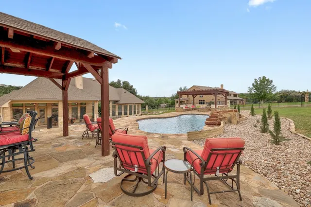 a view of a dinning table and chairs in the patio