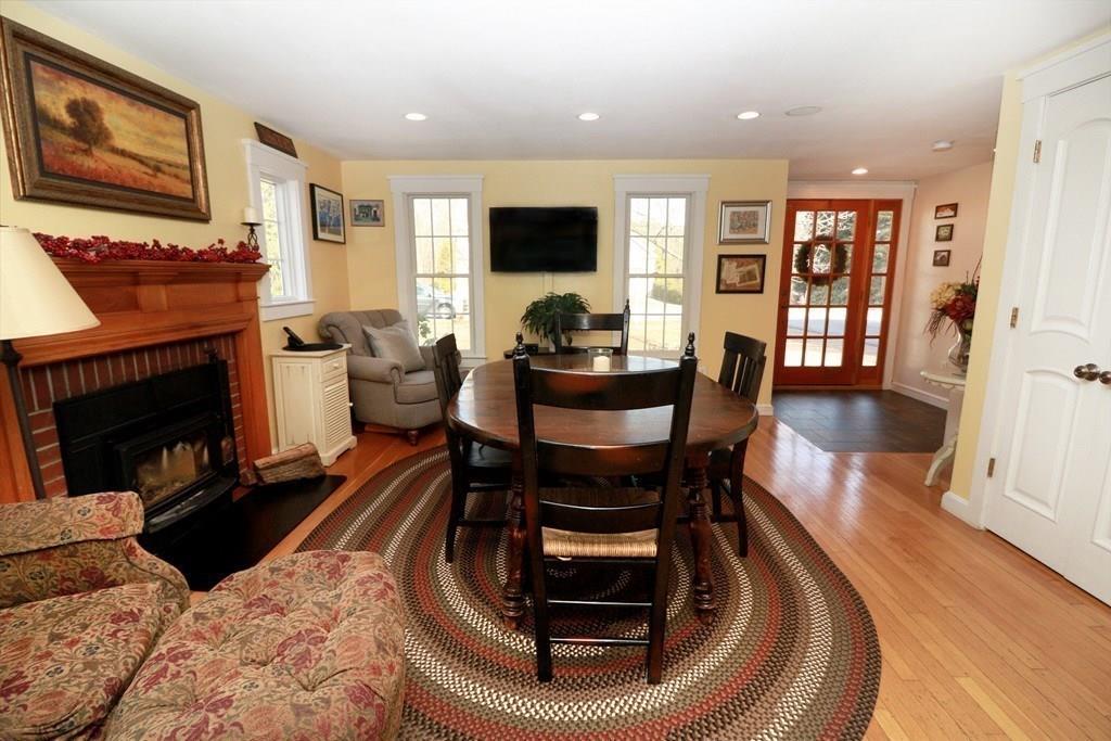 17 Dover Road Natick, MA 01760 - Photo 4 of 33 Gallery Image 4