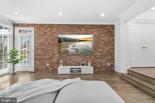 $1,025,000 | 9800 Bolton Village Court, Fairfax, VA 22032