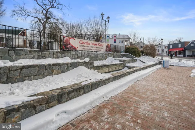 $1,025,000 | 9800 Bolton Village Court, Fairfax, VA 22032