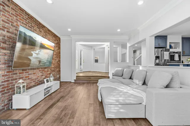 $1,025,000 | 9800 Bolton Village Court, Fairfax, VA 22032