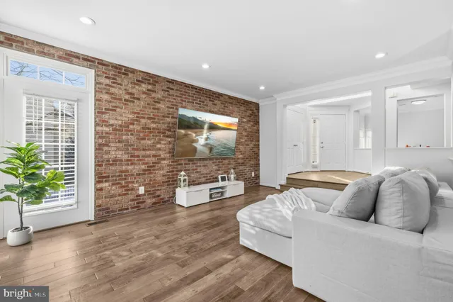 $1,025,000 | 9800 Bolton Village Court, Fairfax, VA 22032