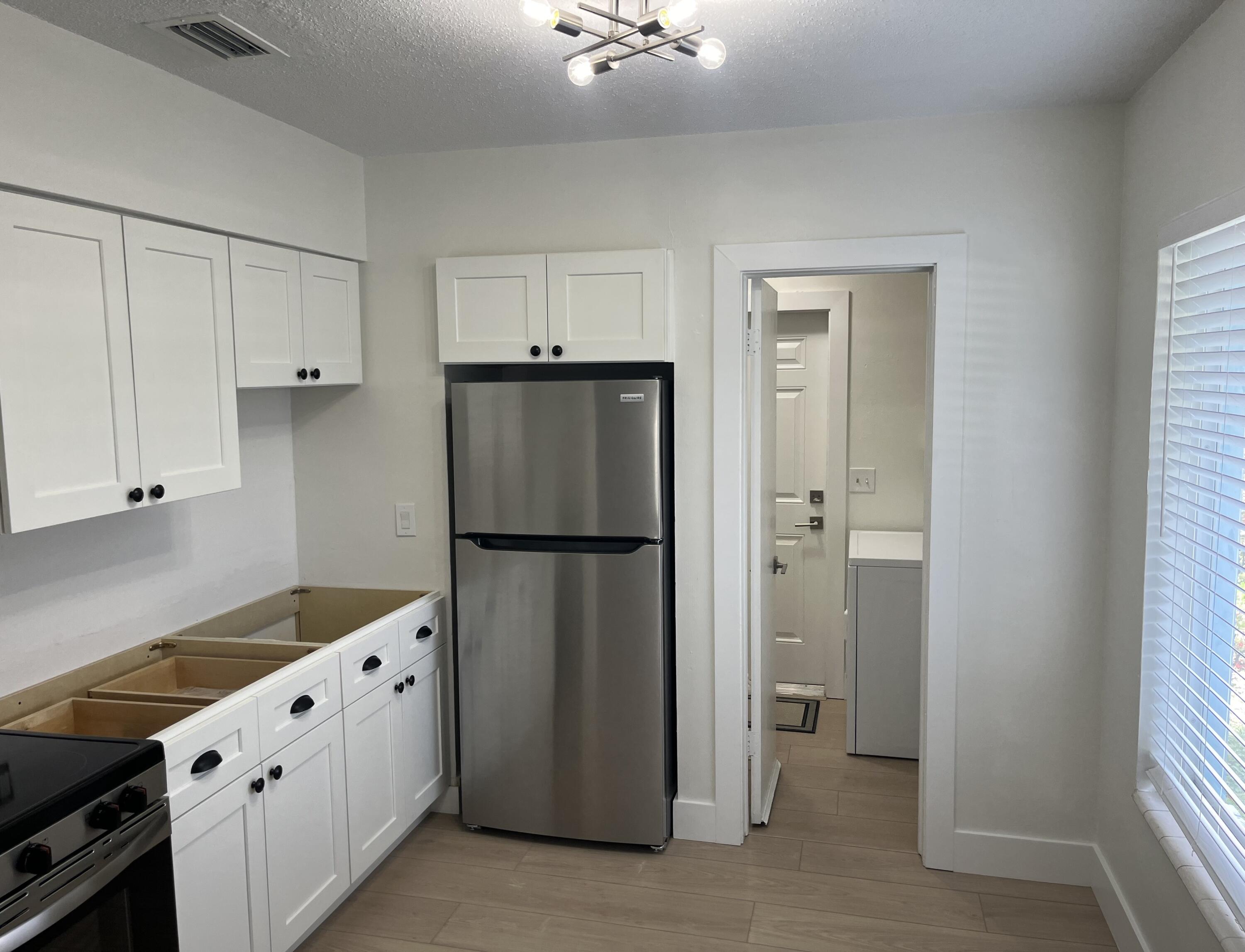 196 Northeast 28th Street Boca Raton, FL 33431 - Photo 2 of 10 196 NE 28th Street