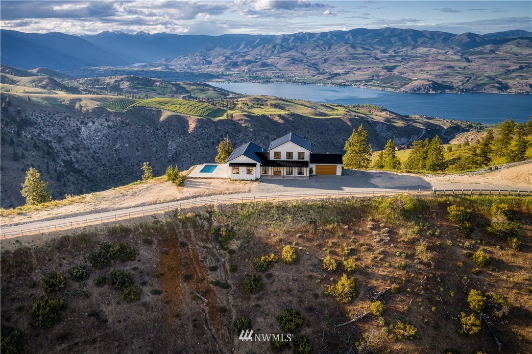522 Hawks Ridge Road Chelan, WA 98816 - Photo 1 of 24 Gallery Image 1