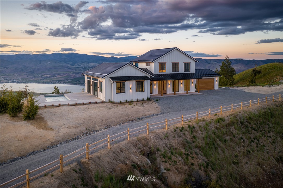 522 Hawks Ridge Road Chelan, WA 98816 - Photo 2 of 24 Gallery Image 2