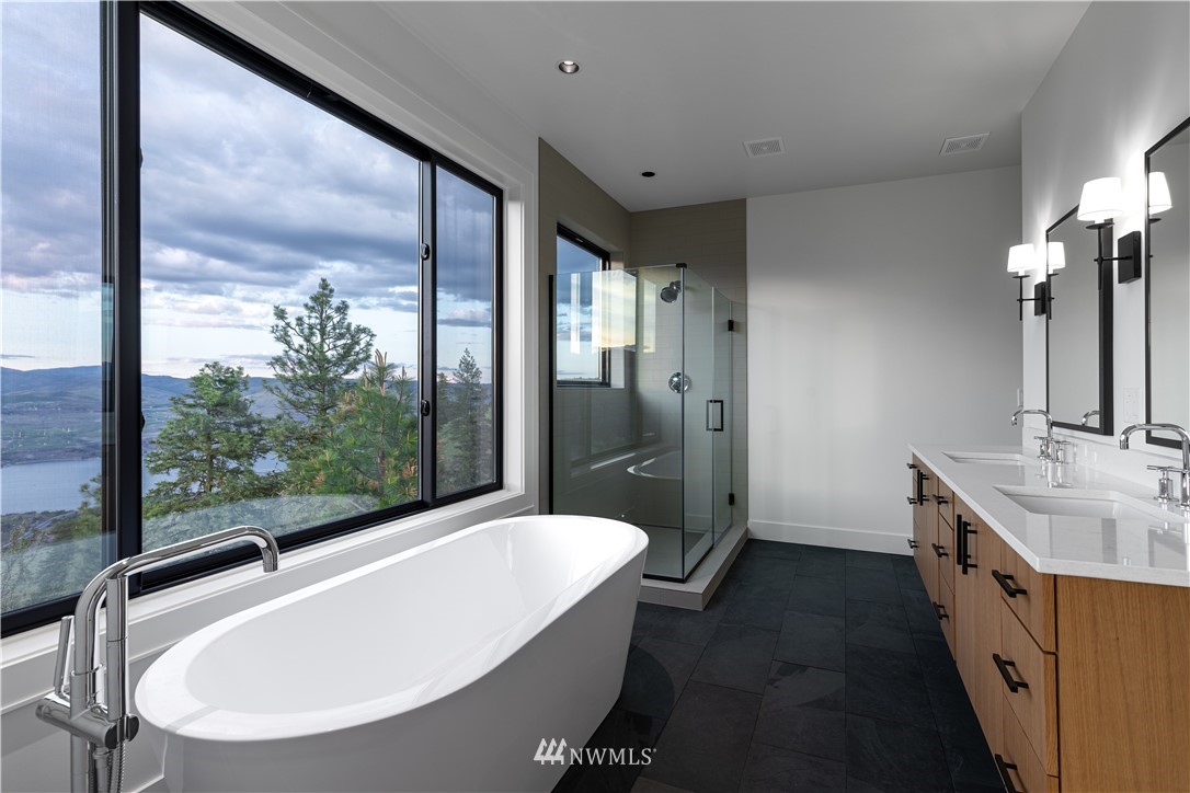 522 Hawks Ridge Road Chelan, WA 98816 - Photo 12 of 24 Gallery Image 12