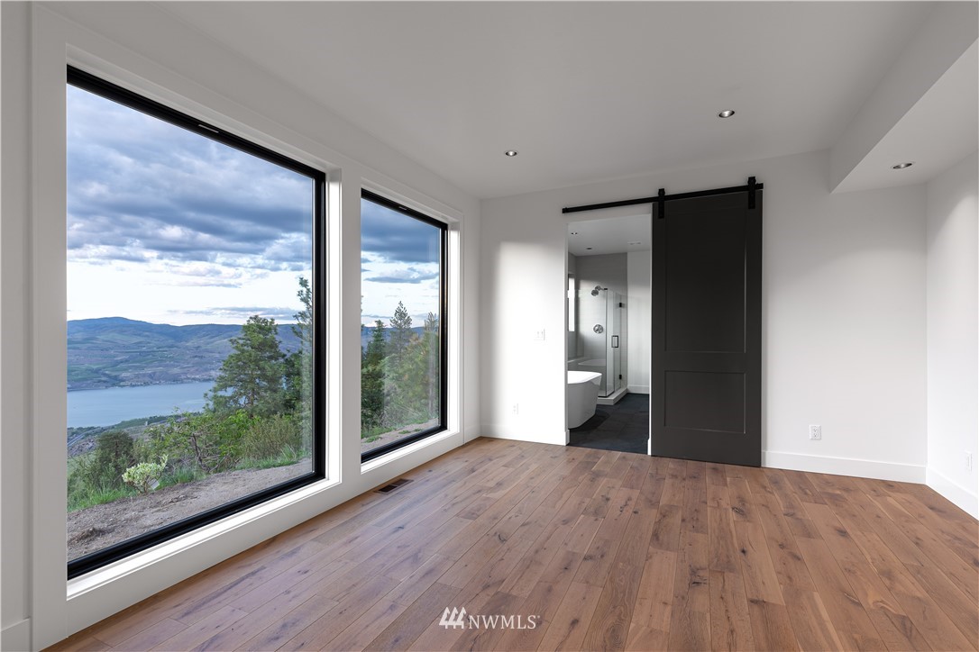 522 Hawks Ridge Road Chelan, WA 98816 - Photo 13 of 24 Gallery Image 13