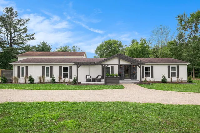 $498,000 | 8460 Warren Woods Road, Three Oaks, MI 49128