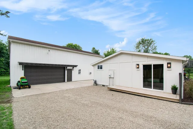 $498,000 | 8460 Warren Woods Road, Three Oaks, MI 49128