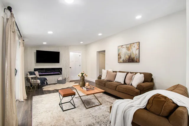 $498,000 | 8460 Warren Woods Road, Three Oaks, MI 49128