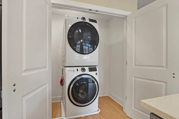$829,000 | 160 Washington Street, Unit 160, Barrington, IL 60010