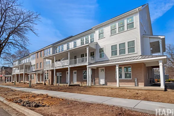 $829,000 | 160 Washington Street, Unit 160, Barrington, IL 60010