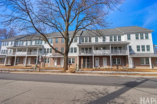 $829,000 | 160 Washington Street, Unit 160, Barrington, IL 60010