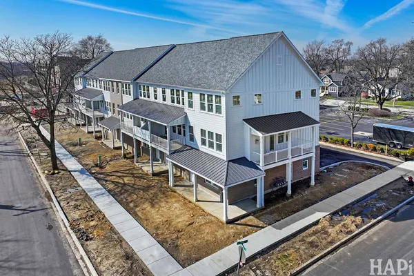 $829,000 | 160 Washington Street, Unit 160, Barrington, IL 60010