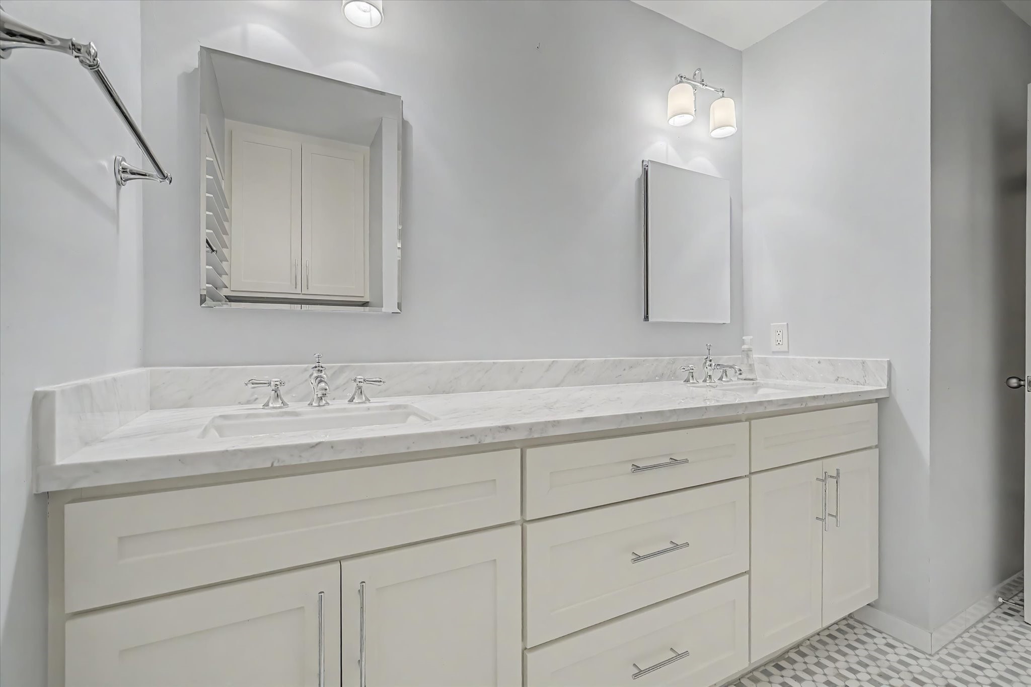 2123 Ridgecrest Drive Houston, TX 77055 - Photo 36 of 44