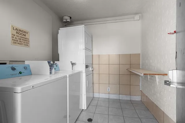 $1,299 | 320 East 4th Street, Unit 204, Arlington, TX 76010