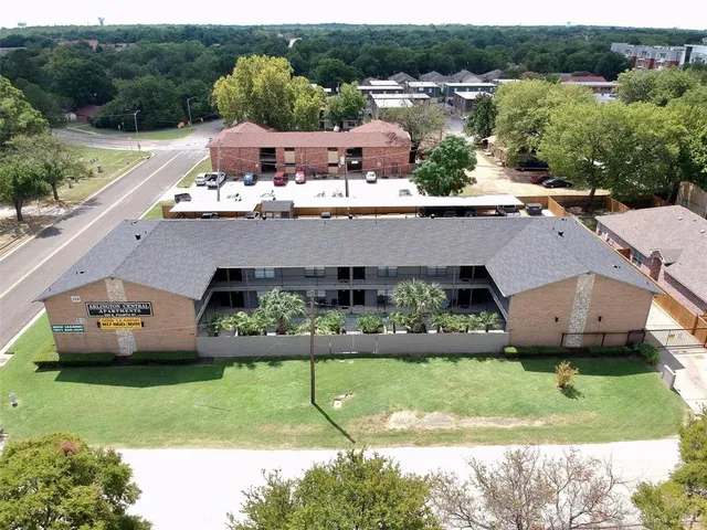 $1,299 | 320 East 4th Street, Unit 204, Arlington, TX 76010