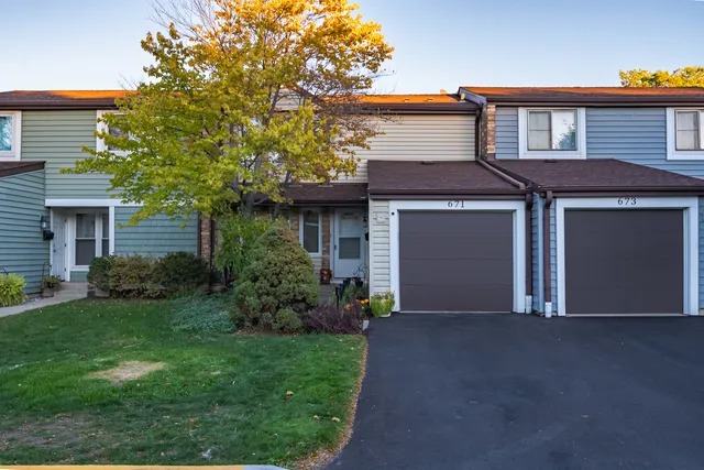 $268,000 | 671 Cedarwood Court, Wheeling, IL 60090