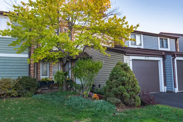 $268,000 | 671 Cedarwood Court, Wheeling, IL 60090