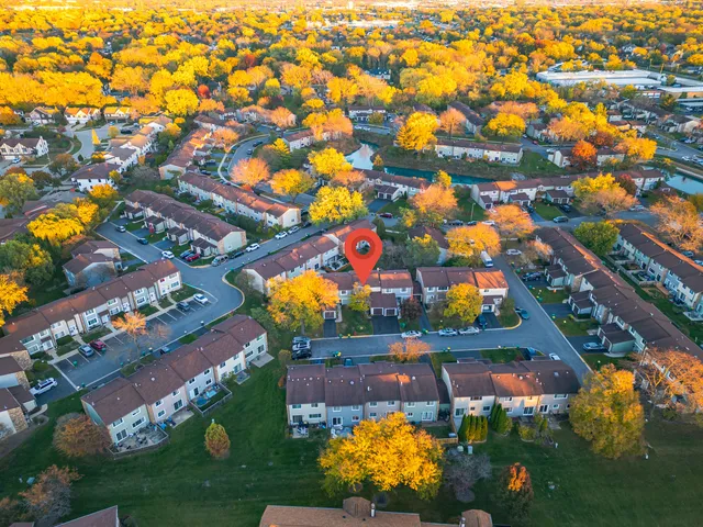 $268,000 | 671 Cedarwood Court, Wheeling, IL 60090