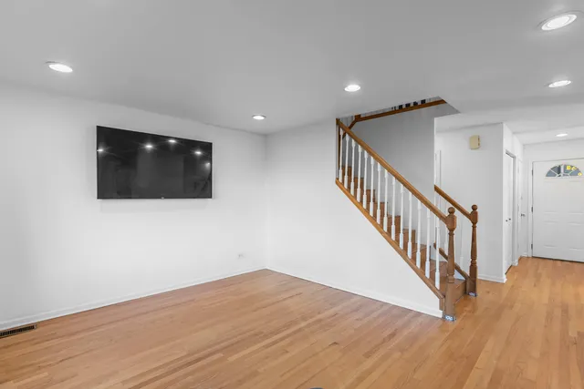 $268,000 | 671 Cedarwood Court, Wheeling, IL 60090