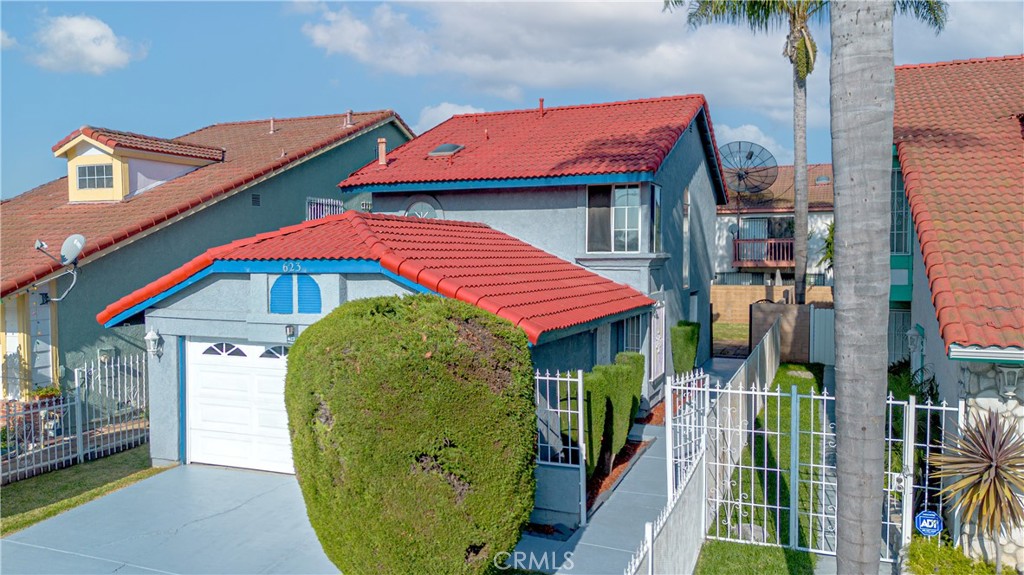 623 West Indigo Street Compton, CA 90220 - Photo 4 of 7 Walkway to entry