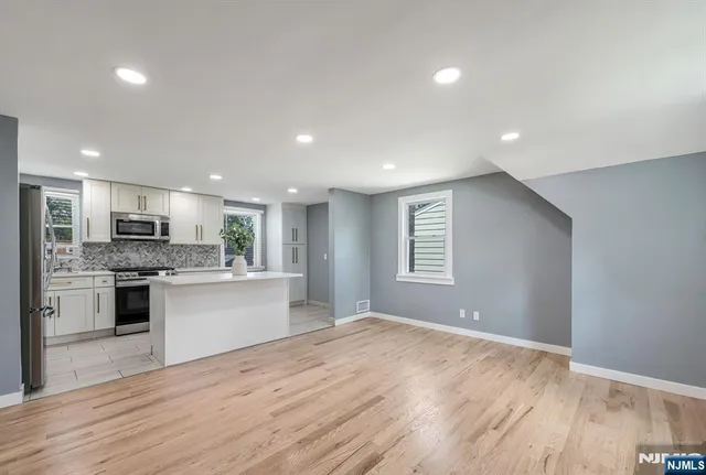 $2,600 | 47 Ekings Avenue, Unit 2, Hawthorne, NJ 07506