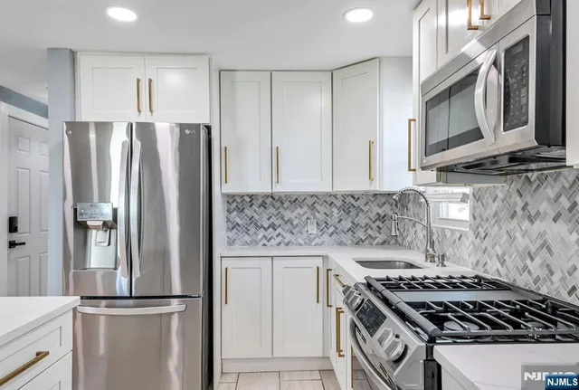 $2,600 | 47 Ekings Avenue, Unit 2, Hawthorne, NJ 07506