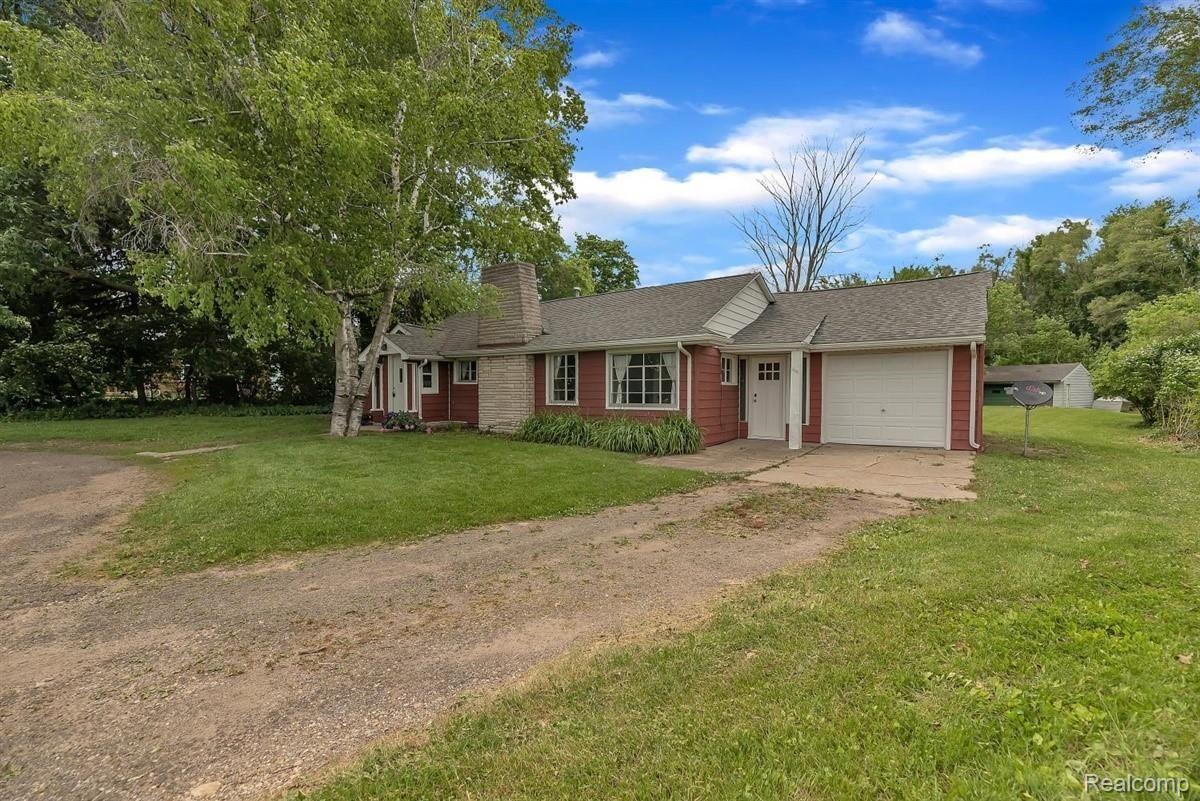 3482 Davison Road Lapeer, MI 48446 - Photo 5 of 45 05-3482-Davison-Rd-WindowStill-Real.jpg