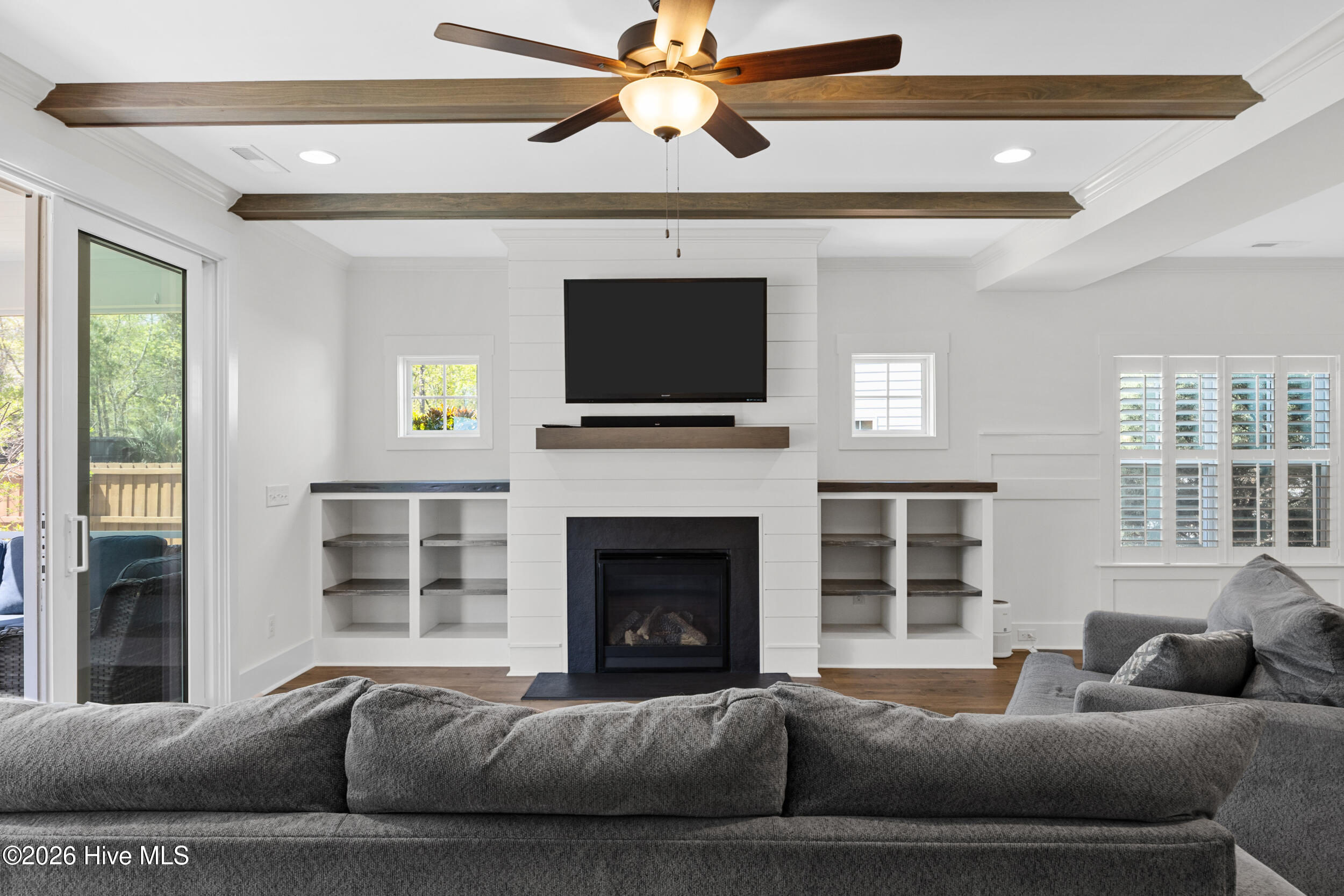 375 Canter Crest Road Hampstead, NC 28443 - Photo 10 of 66 33_living room