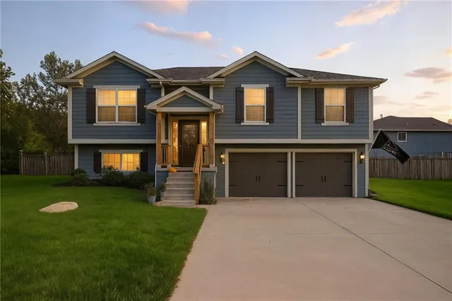 $405,000 | 24969 West 148th Street, Olathe, KS 66061