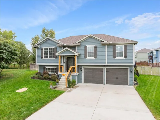 $405,000 | 24969 West 148th Street, Olathe, KS 66061