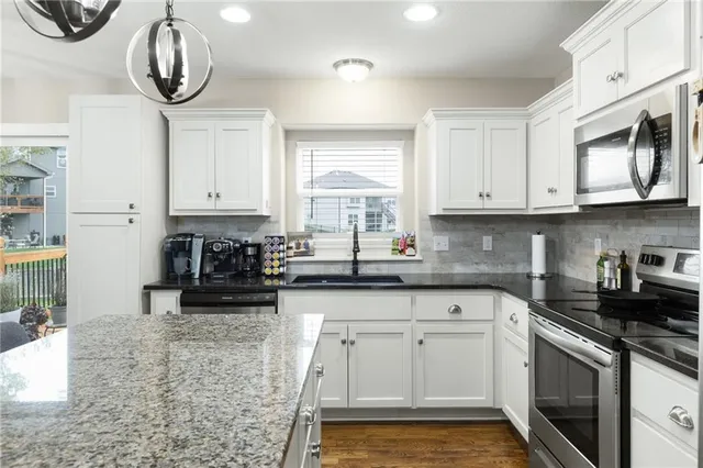 $405,000 | 24969 West 148th Street, Olathe, KS 66061