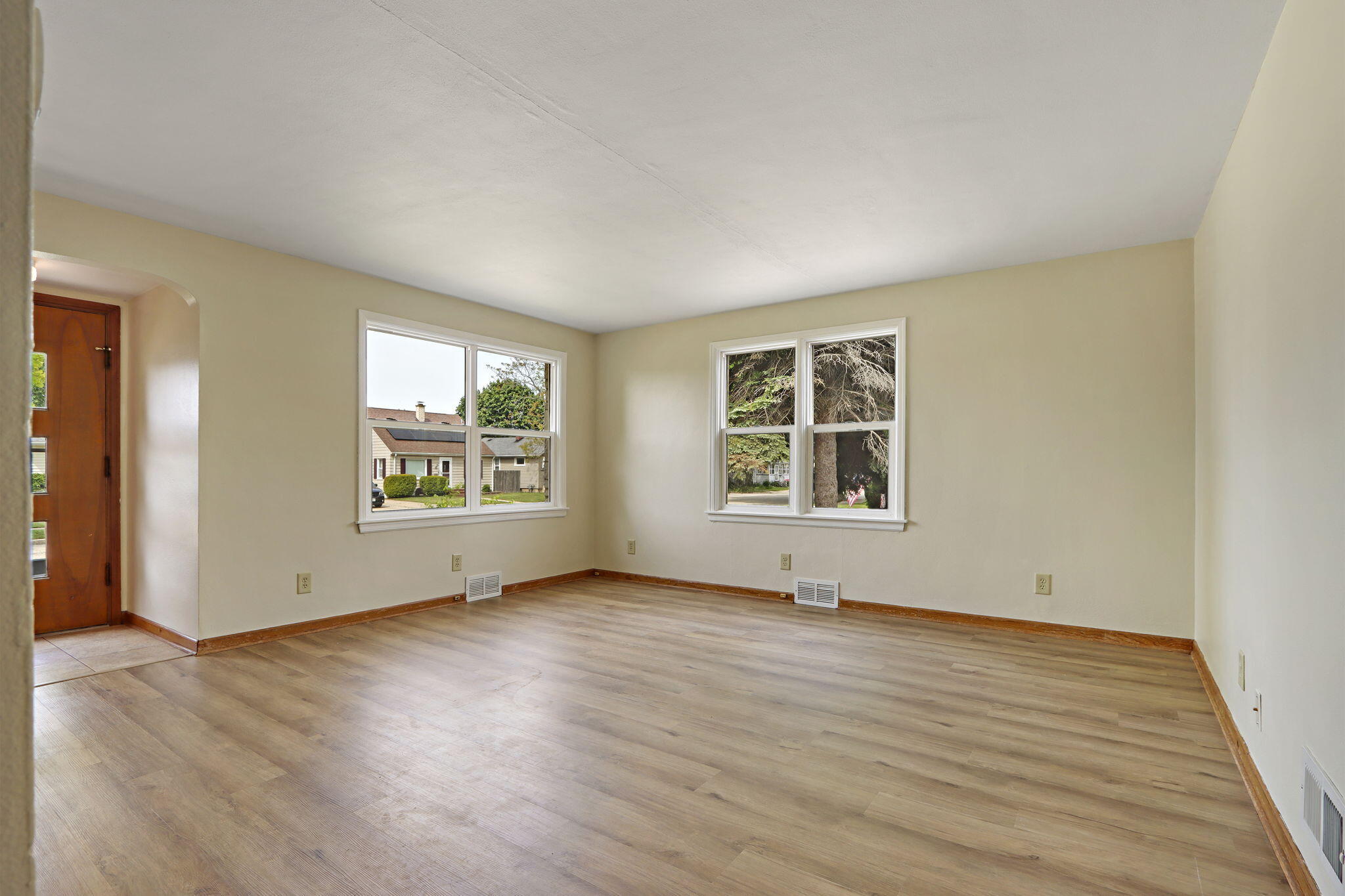 1815 29th Street Kenosha, WI 53140 - Photo 2 of 26 2-web-or-mls-1815 29th St, Kenosha, WI -