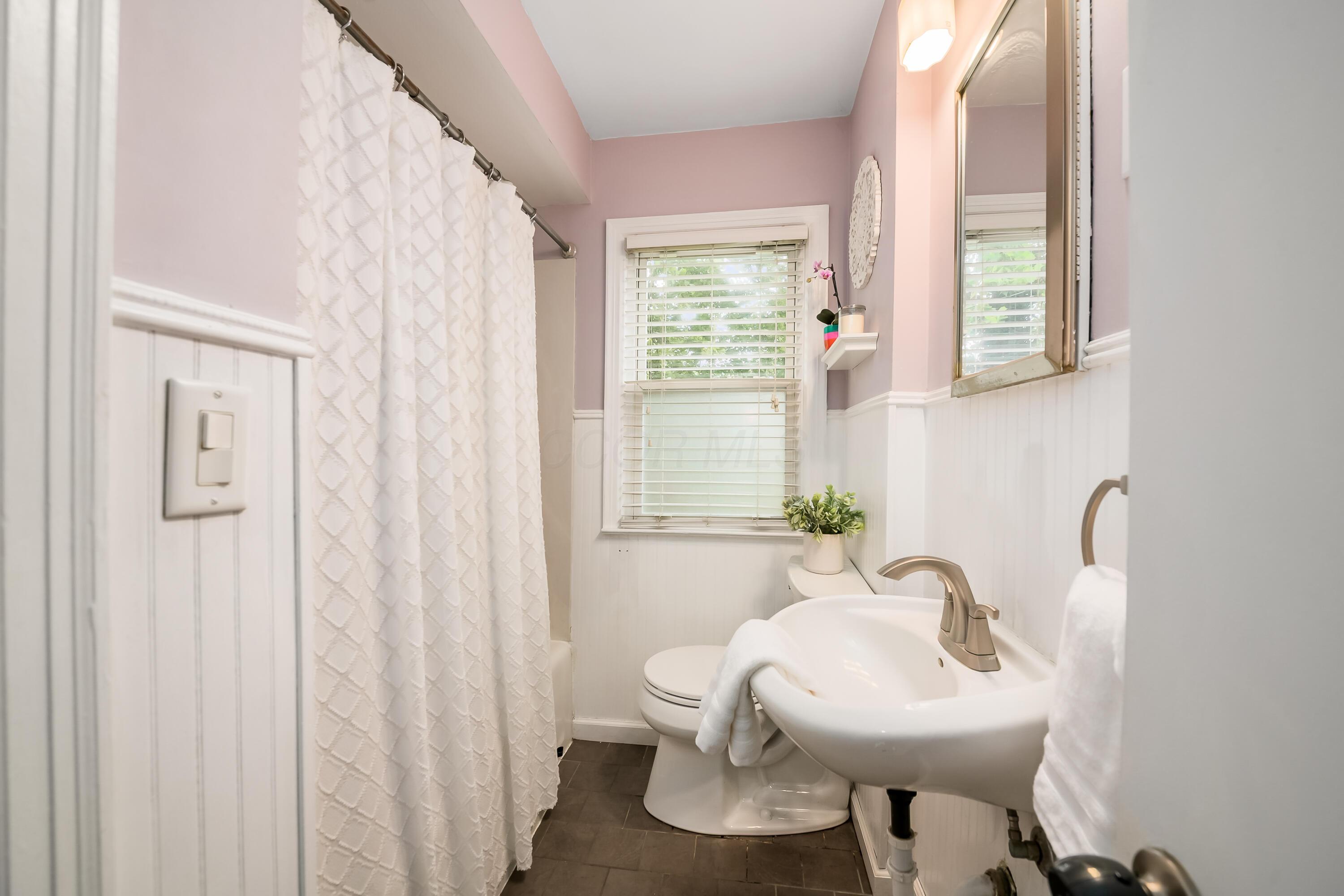 464 Crestview Road Columbus, OH 43202 - Photo 21 of 46 021_fe17b6_L 462 Crestview044