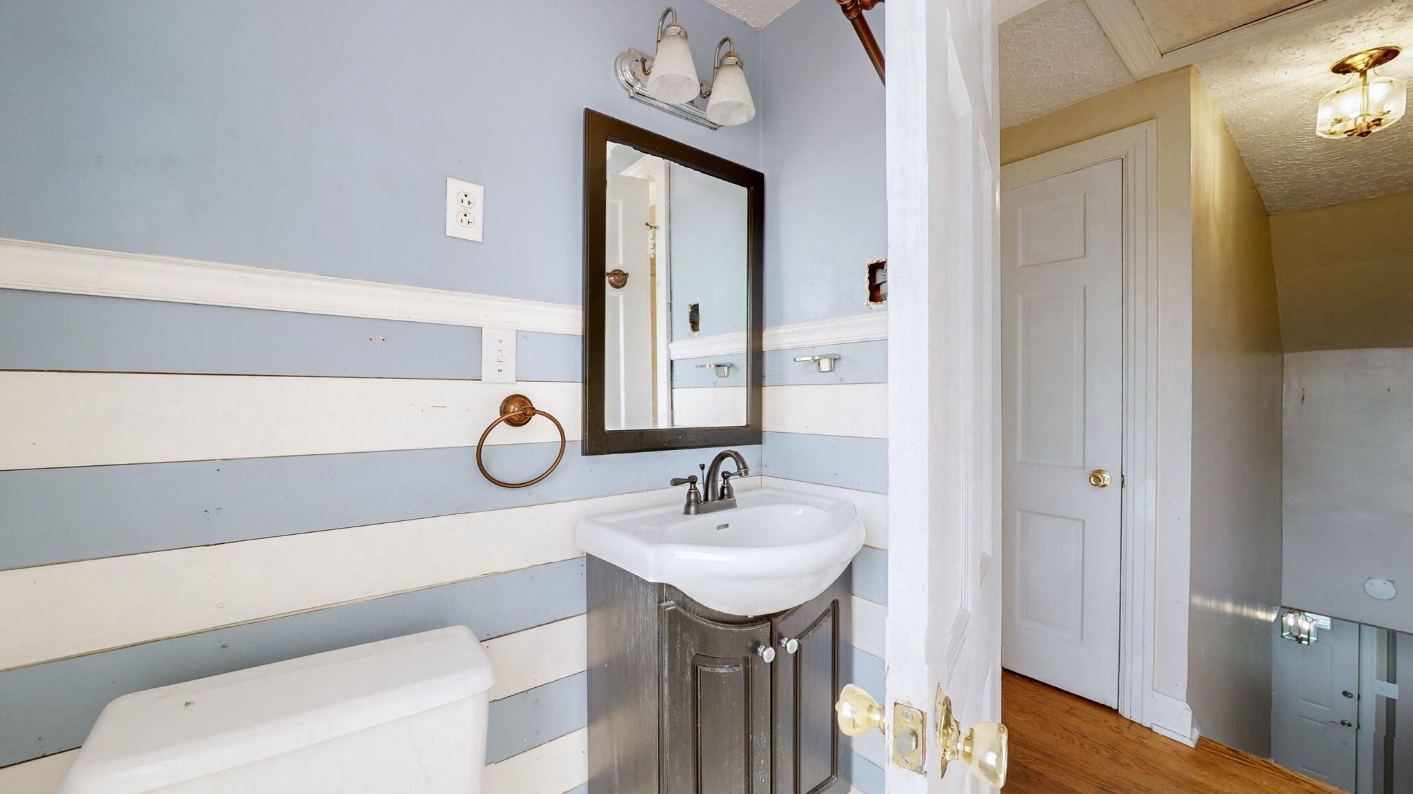 1455 Irvine Road Winchester, KY 40391 - Photo 26 of 54 2nd Floor Bathroom