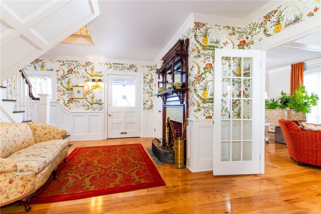 32 Broad Street Warren, RI 02885 - Photo 4 of 45 Main Foyer