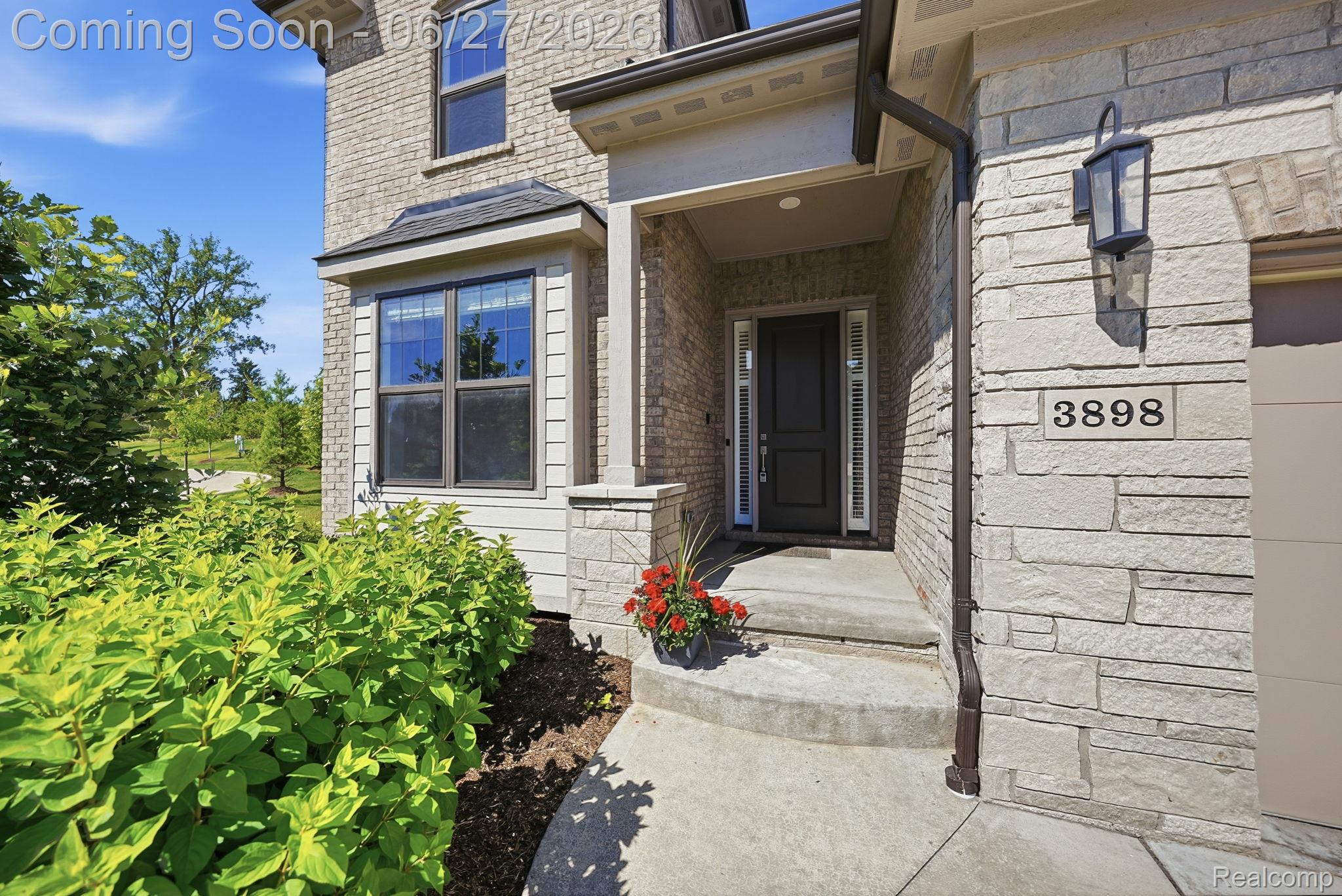 3898 Albatross Court Rochester, MI 48309 - Photo 6 of 63 6-web-or-mls-albatross_final_006.jpg