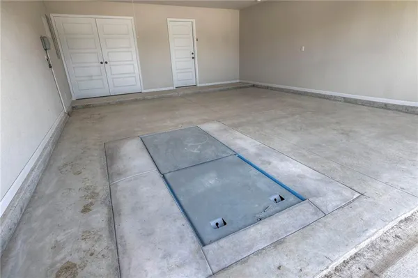 $663,600 | 18390 West 195th Street, Spring Hill, KS 66083