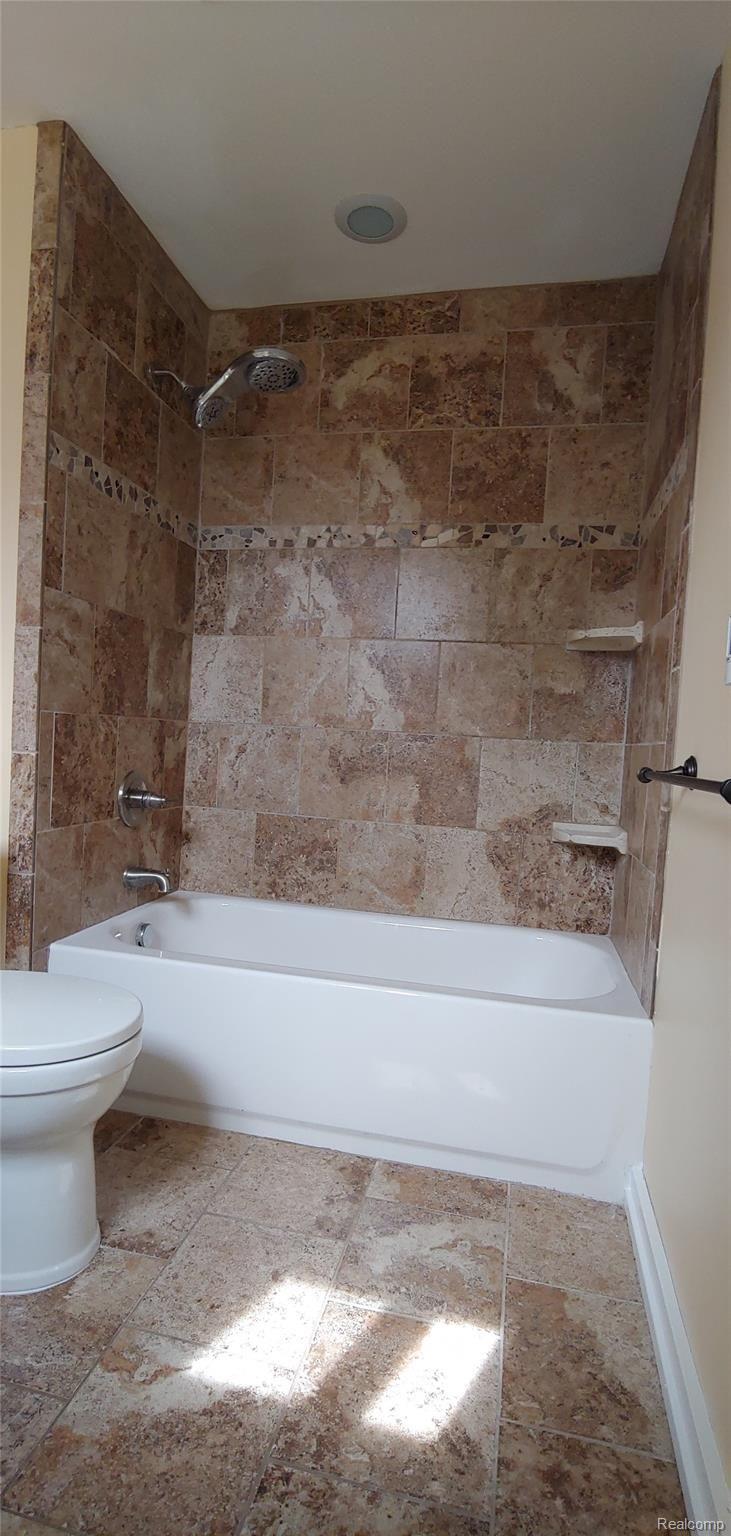 17528 Reed Street Melvindale, MI 48122 - Photo 20 of 30 master bath 2.jpg