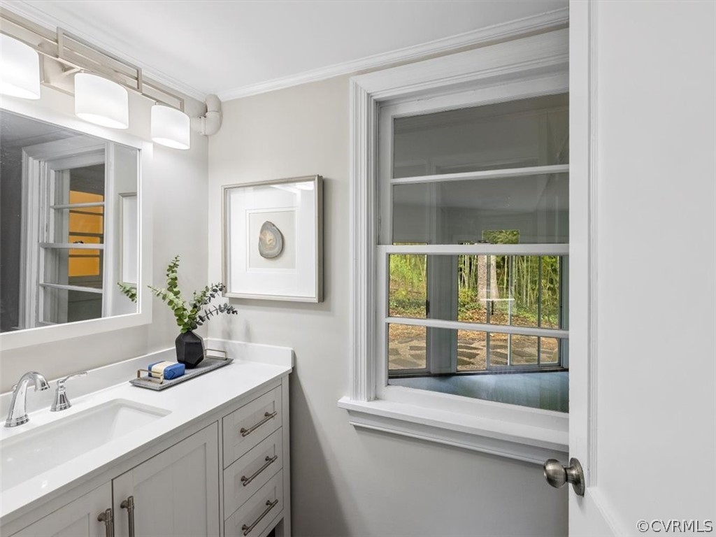 9001 Cherokee Road Richmond, VA 23235 - Photo 21 of 39 Powder Room