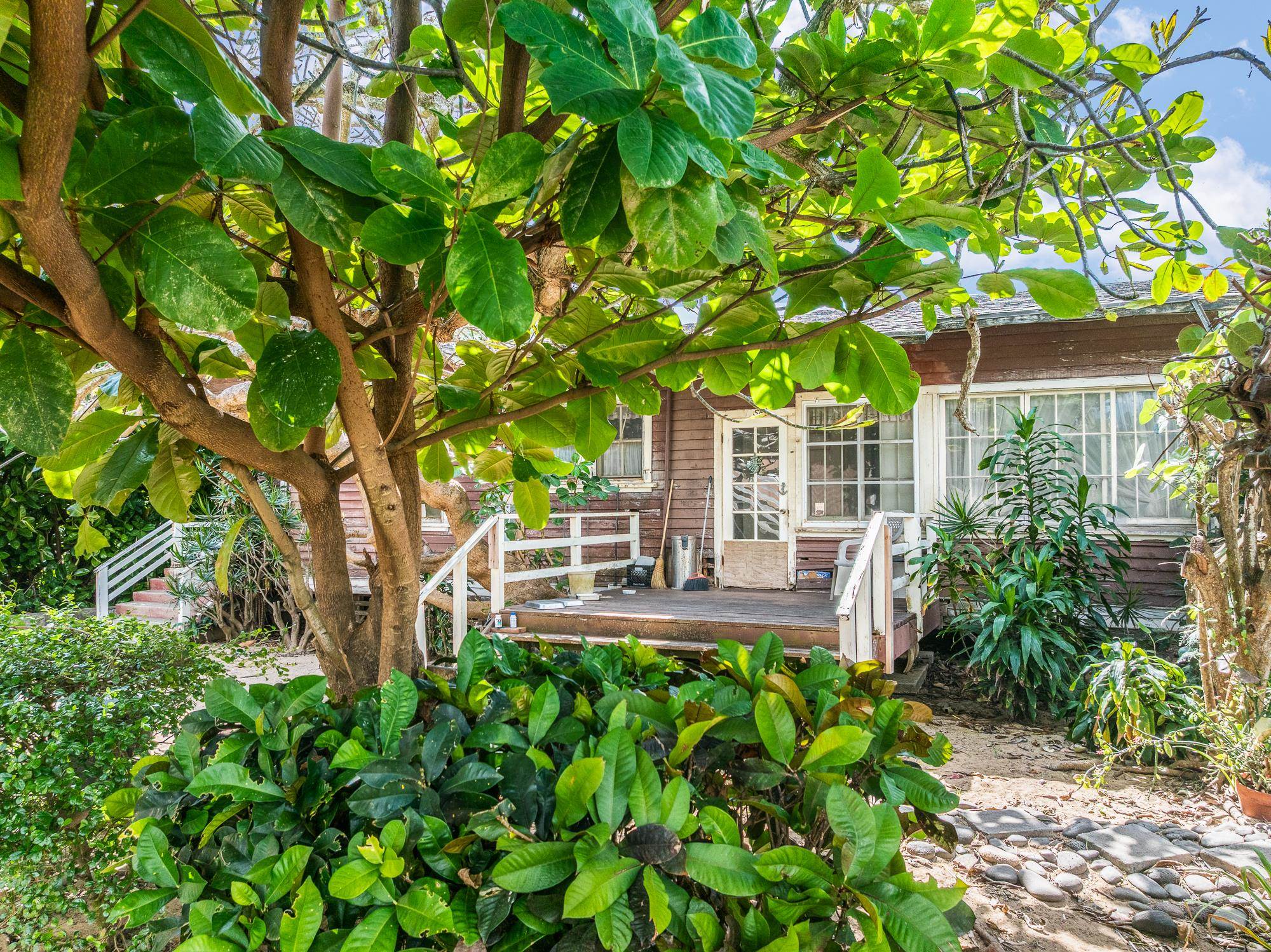 658 Waiehu Beach Road Wailuku, HI 96793 - Photo 2 of 36