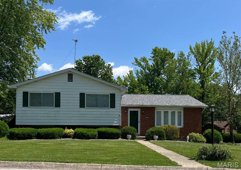 5001 Kingsmire Drive Godfrey, IL 62035 - Photo 1 of 19 Gallery Image 1