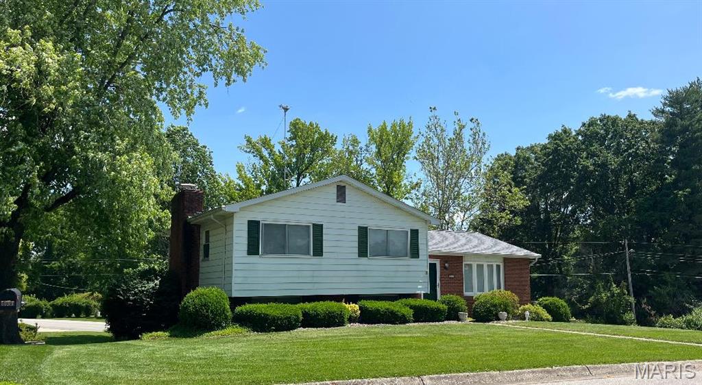5001 Kingsmire Drive Godfrey, IL 62035 - Photo 2 of 19 Gallery Image 2