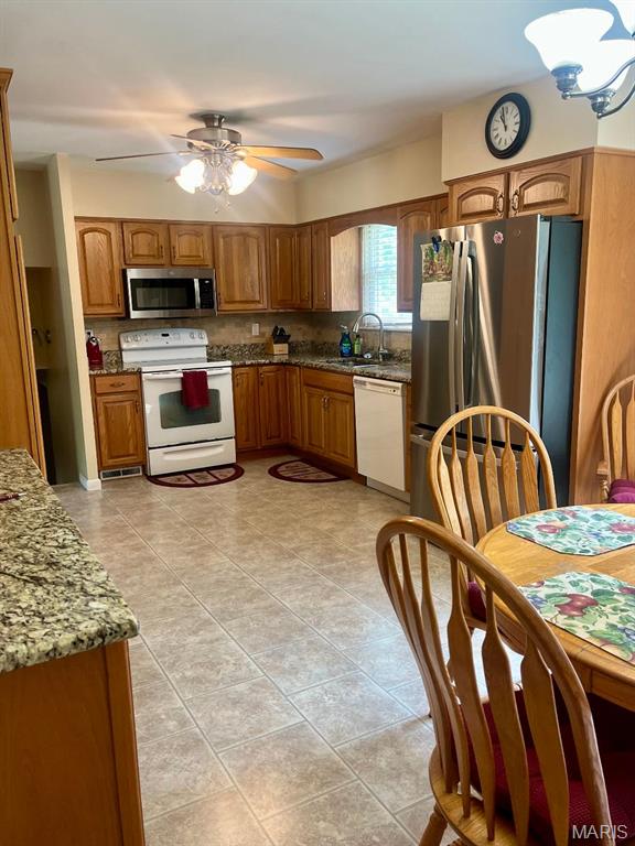 5001 Kingsmire Drive Godfrey, IL 62035 - Photo 5 of 19 Gallery Image 5