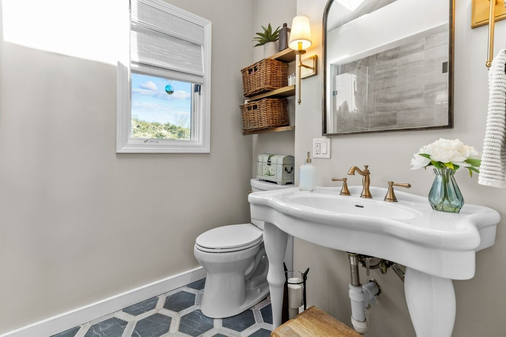 278 Taylor Road Portsmouth, RI 02871 - Photo 22 of 50 Gallery Image 22